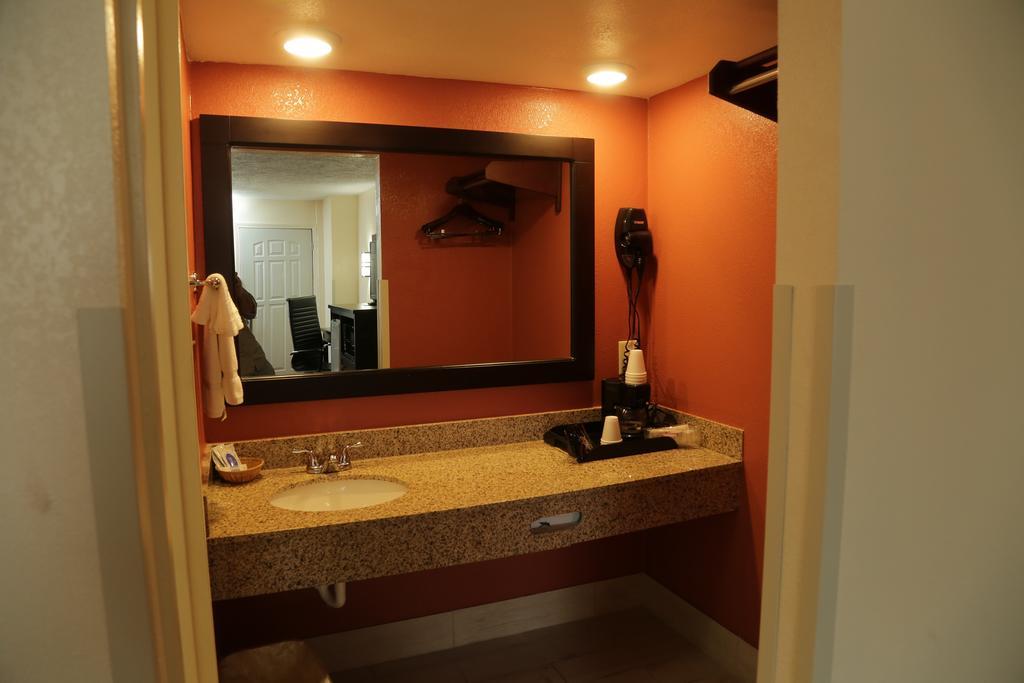 Budget Inn - Washington エクステリア 写真
